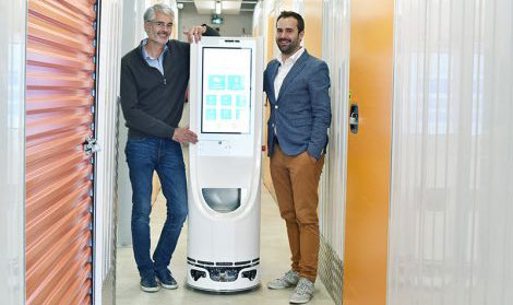 A Toulouse, Keylo, le robot qui accueille les patients