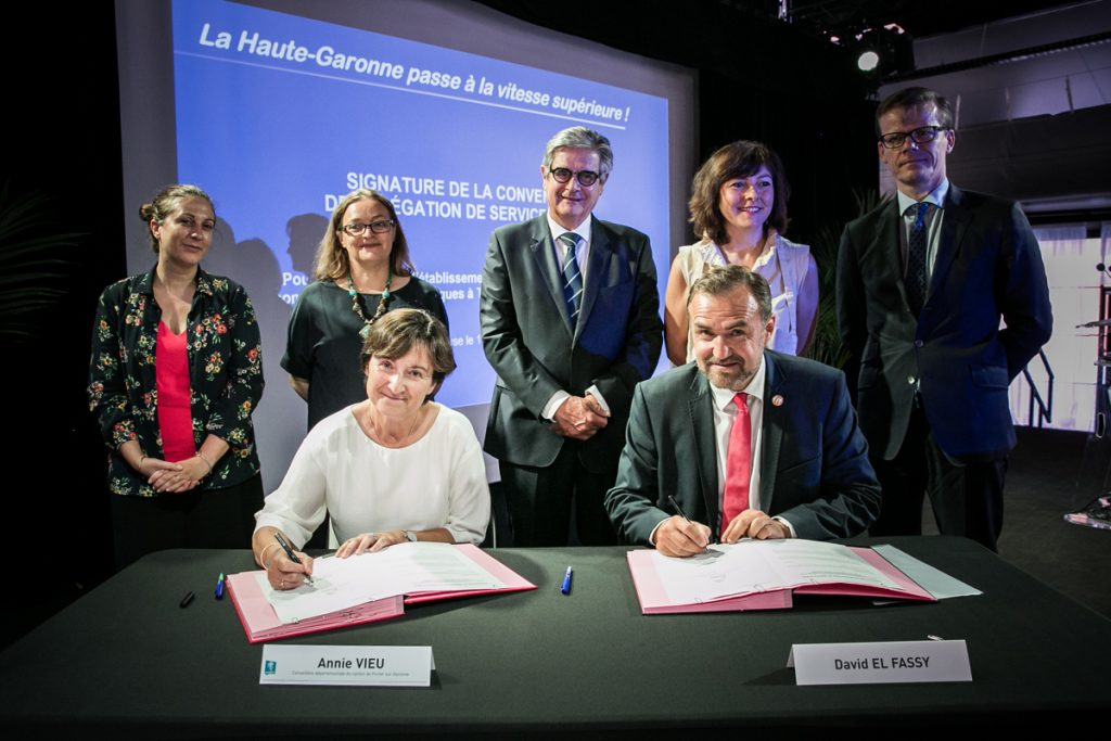 Haute-Garonne : signature de la délégation de service public pour le déploiement de la fibre