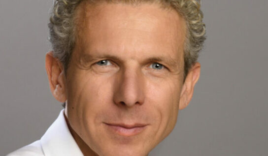 Café IA : l’intelligence artificielle entre au bistrot de la démocratie